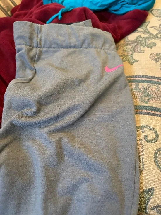Nike Straight Leg Pants Gray with Pink Logo - Picture 2 of 2